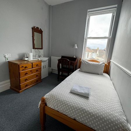 The Elms Guest House Bristol Filton Exterior photo