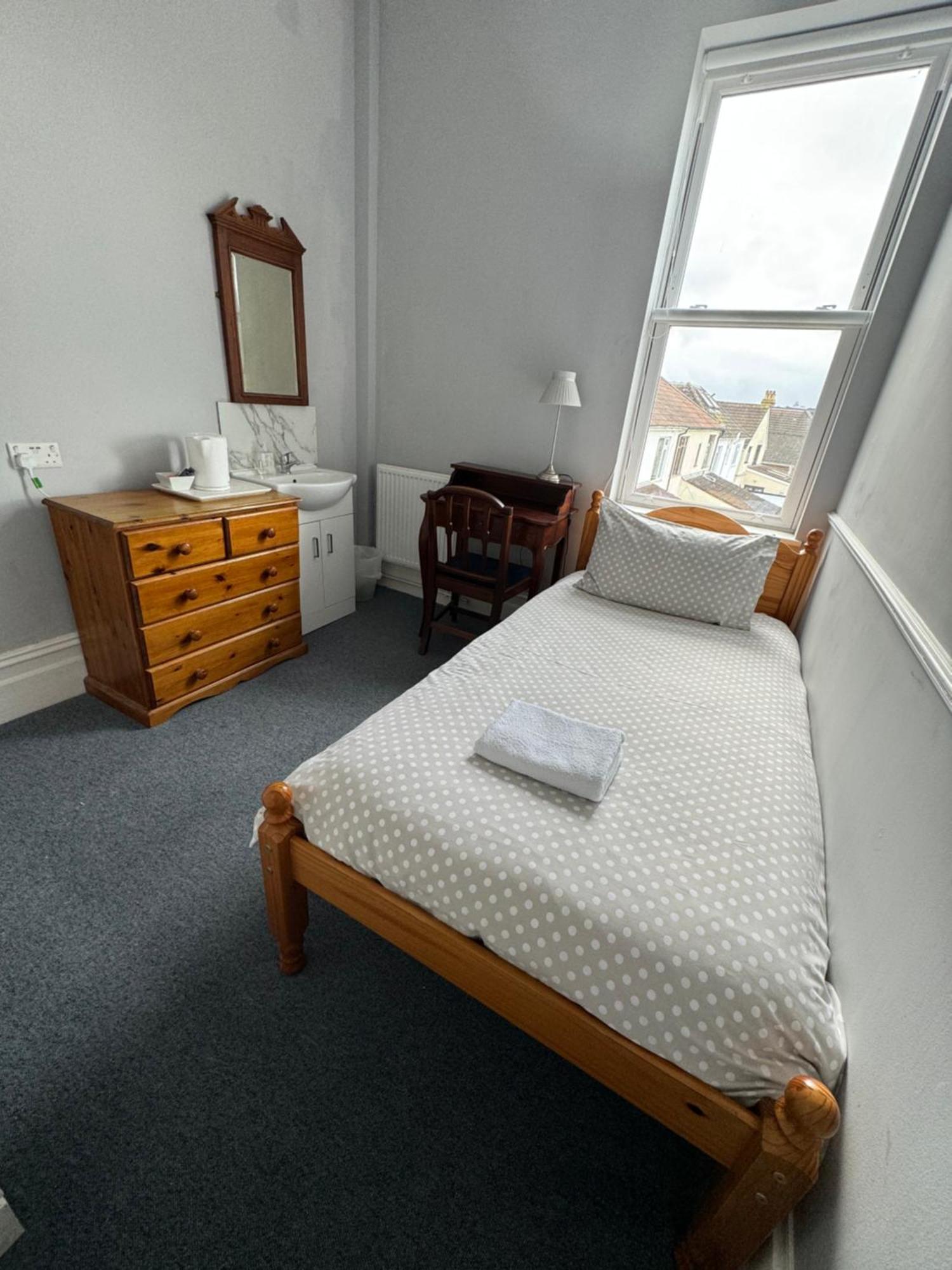The Elms Guest House Bristol Filton Exterior photo